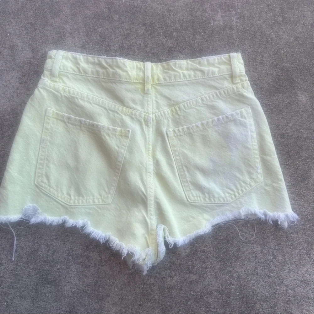 Zara Pale Yellow Frayed Hem Jean Shorts   BD3